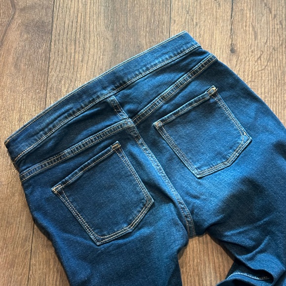 Old Navy Skinny Jeans - Picture 2 of 3
